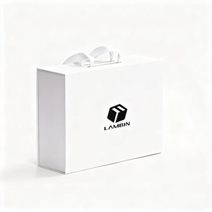 Scatola Regalo Magnetica Pieghevole di Lusso Personalizzata, Grande Formato in Cartone Rigido con Logo in Lamina Nera per Abiti e Vestiti - Product Image 2