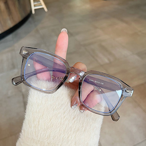 Lunettes de vue carrées Qianai sans ordonnance, monture PC, anti-lumière bleue, lunettes de mode rétro pour femmes M4-6195 - Product Image 1