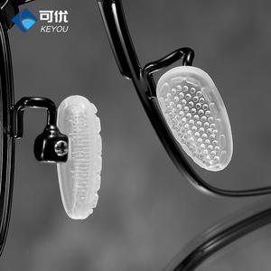 Almohadillas Nasales de Silicona Transparente con Diseño Texturizado y Efecto Masaje, Antideslizantes para Gafas, Modelo Airbag, Primavera 2022 - Product Image 5