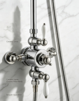 Mitigeur thermostatique apparent en laiton chromé Classic Bathrooms avec kit de douche à tête fixe et douchette téléphonique en céramique