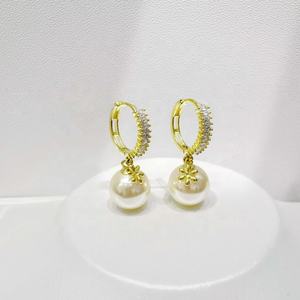 Boucles d'oreilles créoles en résine argent sterling 925, prix d'usine, dernière mode, élégantes, minimalistes, style coréen, pour femmes, avec perles, pour enseignantes - Product Image 4