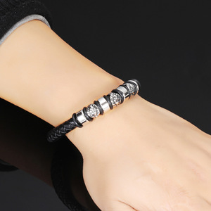 สร้อยข้อมือหนังถักลายหัวสิงโต 9 มม. เงินทิเบต ของขวัญสำหรับทุกเพศ ลายสัตว์สีดำ สร้อยข้อมือแฟชั่นเสริมเสน่ห์ - Product Image 2