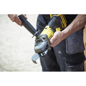 Amoladora Angular Inalámbrica de 18V con 3 Baterías de Iones de Litio 2x4.0Ah + 1x2.0Ah SFMCG400M2K-QW UTP0487/3 para Disco de Pulir FATMAX Italia - Product Image 4