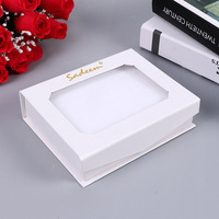 Boîtes d'affichage cosmétiques pour ongles en matériau recyclé Papier cadeau en carton blanc Fermeture magnétique pour fenêtre en PVC transparent Doublure en éponge