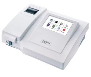 Analyseur de biochimie semi-automatique Mindray BA88A avec écran LCD, lampe halogène et cellule de flux – Équipement de laboratoire complet - Product Image 1
