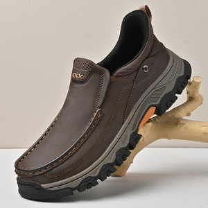 Mocassins pour hommes en cuir PU rétro britannique, à enfiler, semelle en caoutchouc antidérapante, doublure en peluche, chaussures décontractées de travail - Product Image 1