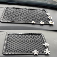 Kreatives Federmuster, rutschfeste Matte für das Armaturenbrett, dekoratives Silikon-Pad für Autoparfüm und Ornamente, hoher Halt, rutschfest