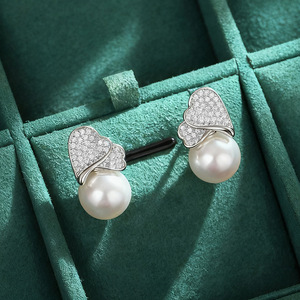 Anello Aperto a Quadrifoglio con Cuore per Donne, Design Floreale con Perline, Elegante Accessorio da Dito per Uso Quotidiano - Product Image 4