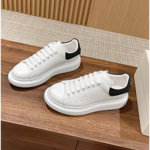 Baskets de luxe haut de gamme pour hommes à semelle épaisse, légères et offrant un excellent soutien, idéales pour la marche athlétique, à bout pointu et fermeture à lacets - Product Image 1