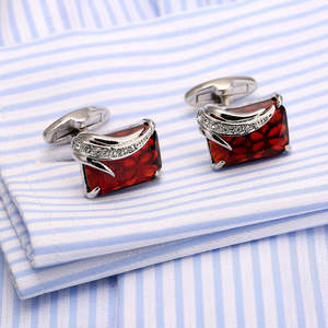<span class=keywords><strong>Gemelos</strong></span> de aleación de cobre recién llegados, botón de cristal rojo ecológico, novedad de diamantes de lujo de alta calidad para <span class=keywords><strong>camisa</strong></span> de hombre - Product Image 3