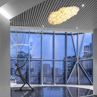 Lampe créative en résine en forme de nuage, sculpture humanoïde, grande lampe sur pied à lumière chaude, commande par bouton, ornement pour halls d'accueil et salles de vente