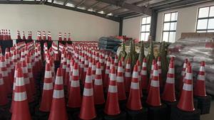 Yol güvenliği için kullanılan yansıtıcı yaka içeren 75cm 28 ''PE trafik konisi - Product Image 5
