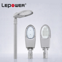 Lampadaire LED en aluminium avec couvercle en verre, design à boucle, IP66, AC 180LM/W, sans outil, 30W-70W