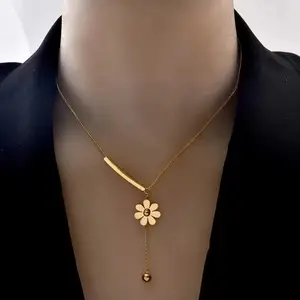 2024 Neuheit Edelstahl Blumenkette Damenmode trendig Daisy Tassel Clavicle Kette Halskette Schmuck Großhandel