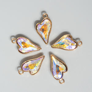 Pendentif en forme <span class=keywords><strong>de</strong></span> cœur en cristal coloré en laiton avec micro-pavés <span class=keywords><strong>de</strong></span> zircon pour la fabrication <span class=keywords><strong>de</strong></span> boucles d'oreilles et <span class=keywords><strong>de</strong></span> colliers en DIY - Product Image 6