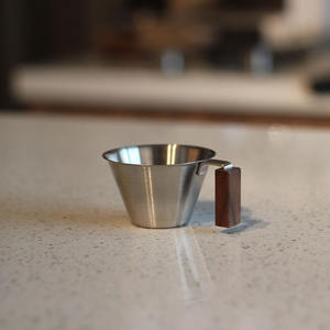 Taza de extracción de espresso de 100/250 ml, taza medidora de espresso de acero inoxidable con mango de nogal - Product Image 6