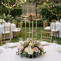 Grand chandelier en métal doré à 13 bras, porte-bougie et support à fleurs, pour décoration de mariages et centres de table de mariage, idéal pour fêtes et événements.