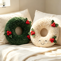 Coussin brodé en forme de visage souriant pour couronne de Noël, avec expression 3D et baies d'églantier, décoration de Noël pour la maison, le canapé et la porte