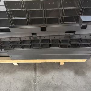 รางเคเบิลเหล็กชุบสังกะสีแบบจุ่มร้อนสำหรับงานอุตสาหกรรมกลางแจ้ง ขนาด 50x100 ซม. พร้อมข้อต่อโค้งและข้อต่อสามทาง ผลิตตามสั่งจากโรงงาน - Product Image 5