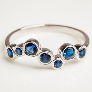 Bague à bulles en zircon bleu irrégulier pour femmes, bijoux de doigt minimalistes et tendance - Product Image 1