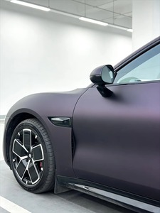 Vinilo satinado color morado ahumado PET de alto brillo con tecnología de liberación de aire y autorreparación para rotulación completa de vehículos, película que cambia de color. - Product Image 3