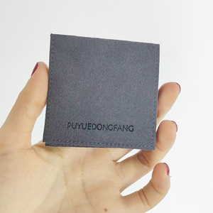 Bolsa de terciopelo personalizada con logotipo para exhibición de joyas, con solapa, de microfibra sintética, con cierre a presión, para anillos y collares - Product Image 5