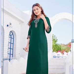 Rayon Debby Fabrics Khalid con bordado Trabajo largo Kurti para mujer - Product Image 1