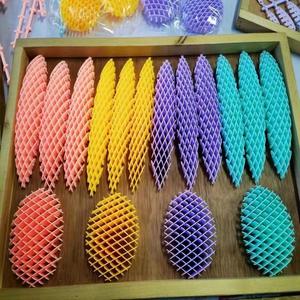 Nouveauté 2026 : Jouets décoratifs pour bébés en maille élastique de décompression, technologie sensorielle réconfortante, vente en gros à l'unité - Product Image 4
