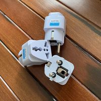 Adaptateur de voyage Cantell 250V 10A en ABS avec prise EU auto-terrestre pour le Royaume-Uni et l'UE