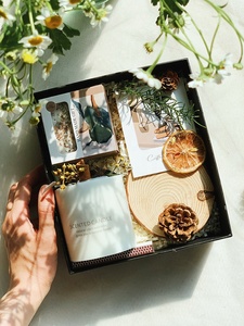 Ensemble cadeau de bougies parfumées à la soja avec fleurs séchées naturelles romantiques de luxe, <span class=keywords><strong>savon</strong></span> artisanal et <span class=keywords><strong>porte</strong></span>-bougie en bois - Product Image 2