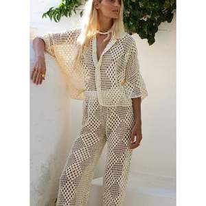 Ensemble deux pièces au crochet personnalisé 2026 pour femme – Chemise ajourée en maille bohème et pantalon large respirant pour les vacances d'été - Product Image 3