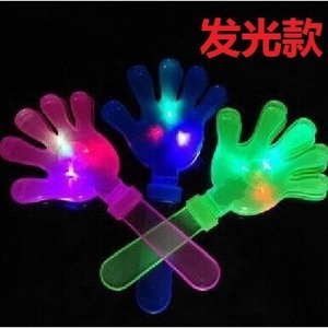 Accessoires de fête lumineux LED clignotants en forme de mains applaudissantes, jouets d'encouragement pour anniversaire, nouveauté portable durable - Product Image 4