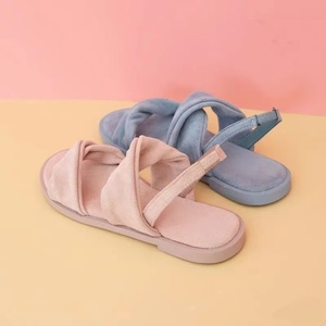 Sandales ouvertes en daim souple à brides nouées pour femmes, idéales pour l'été, avec semelle souple et design léger, conçues sur mesure pour les dames. - Product Image 2