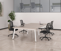 Banc de travail central moderne OMNI avec structure en fer extensible et pieds partagés