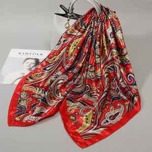 Foulard Quadrato di Lusso da Donna Nuovo 90x90 Sciarpa Etnica Grande per Donna Primavera Autunno Stile Alta Moda - Product Image 3