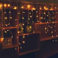 Guirlandes lumineuses LED blanc chaud en forme de rideau de glaçons pour intérieur et extérieur, décorations scintillantes pour fenêtres et fêtes