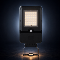 Lampe solaire de rue G-MARK PRO 20W 3000lm avec batterie LiFePO4, ignifuge V0, 3 modes d'installation, durée de vie de 8 ans, lampe LED extérieure IP65