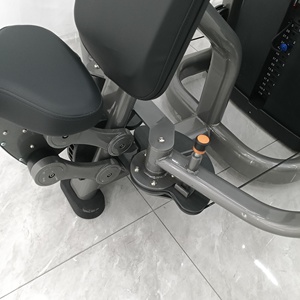 Machine à exercices pectoraux et dorsaux de qualité professionnelle avec système de sélection de poids, pile de poids de 80 kg, siège réglable, équipement professionnel pour exercices pectoraux et dorsaux. - Product Image 4
