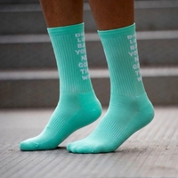 Chaussettes de sport de haute qualité à faible MOQ, logo personnalisé, chaussettes de cyclisme performantes, rembourrage amortissant, chaussettes de sport de grande marque pour joueurs
