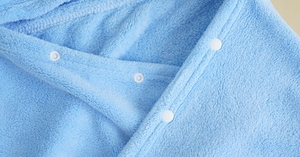 Toalla de baño de terciopelo cuadrado de lana Coral para niños recién nacidos de secado rápido en relieve con capucha de dibujos animados USO DE Hotel - Product Image 4