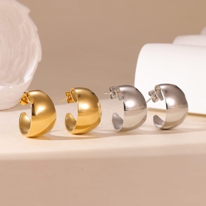 Pendientes de aro gruesos de alta moda para mujer al por mayor, chapados en oro, joyería que no se deslustra para fiestas a la moda - Product Image 1