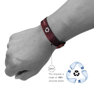 Muestra gratis personalizableOEM pulsera de tela de plástico reciclado con botón a presión de metal - Product Image 3