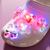 Desainer cahaya malam bersinar dalam gelap desainer Anime lembut merah muda 3D Kawaii PVC sepatu LED khusus jimat jumlah besar