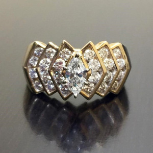 F1137 Anello da Donna in Oro Giallo con Diamante Taglio Marquise, Anello di Fidanzamento con Diamante Naturale Colore D e Pietre Laterali - Product Image 1