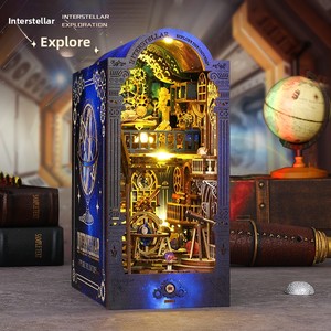 Fermalibri Fai-da-Te a Tema Esplorazione Spaziale, Modello 3D in Legno Fatto a Mano con Design Cottage, Puzzle 3D in Legno - Product Image 1
