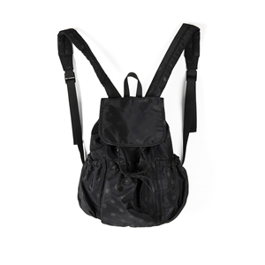 Mochila sencilla y casual con diseño de lunares, cómoda y versátil para los desplazamientos diarios y las clases. - Product Image 1
