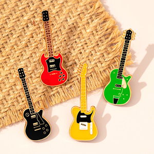 Alla moda in metallo dorato spilla per chitarra per spilla inciso per concerto regalo distintivo con stampa digitale nota per gli amanti della musica - Product Image 2