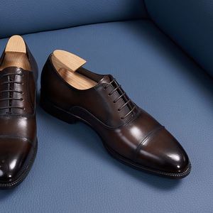 Chaussures habillées en cuir véritable pour hommes, style Oxford à quatre coutures, bout pointu, à lacets, légères, pour l'été/le printemps, idéales pour les mariages et les affaires. - Product Image 5