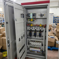 Boîtier de distribution 415V sur mesure 630A IP55 avec serrure hybride, prises personnalisables, en acier laminé à froid renforcé pour applications industrielles