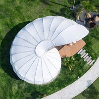 Tentes de glamping de luxe en forme d'escargot Hôtel Pvdf Tente de traction Structure à membrane Architecture Shell Cottage Camping House
